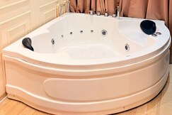 Jacuzzi Studio By Cayetana Near Airport| RiverView