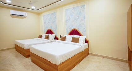 Hotel Al Aziz Palace 30 Mts from Dargah Sharif Room Type - Luxury Four Bed Room