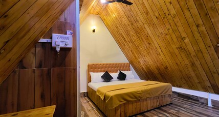 VIKAS BOAT CLUB Room Type - Non AC Triangle Couple Cottage