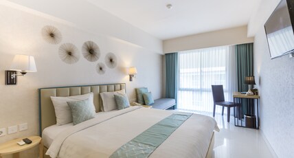 Solaris Hotel Kuta Room Type - Deluxe King Room