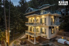 StayVista at Pinecrest Manor - Outdoor Jacuzzi