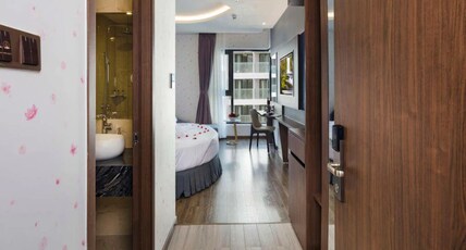 Vesna Hotel Nha Trang Room Type - Deluxe Honeymoon with Partial Sea View