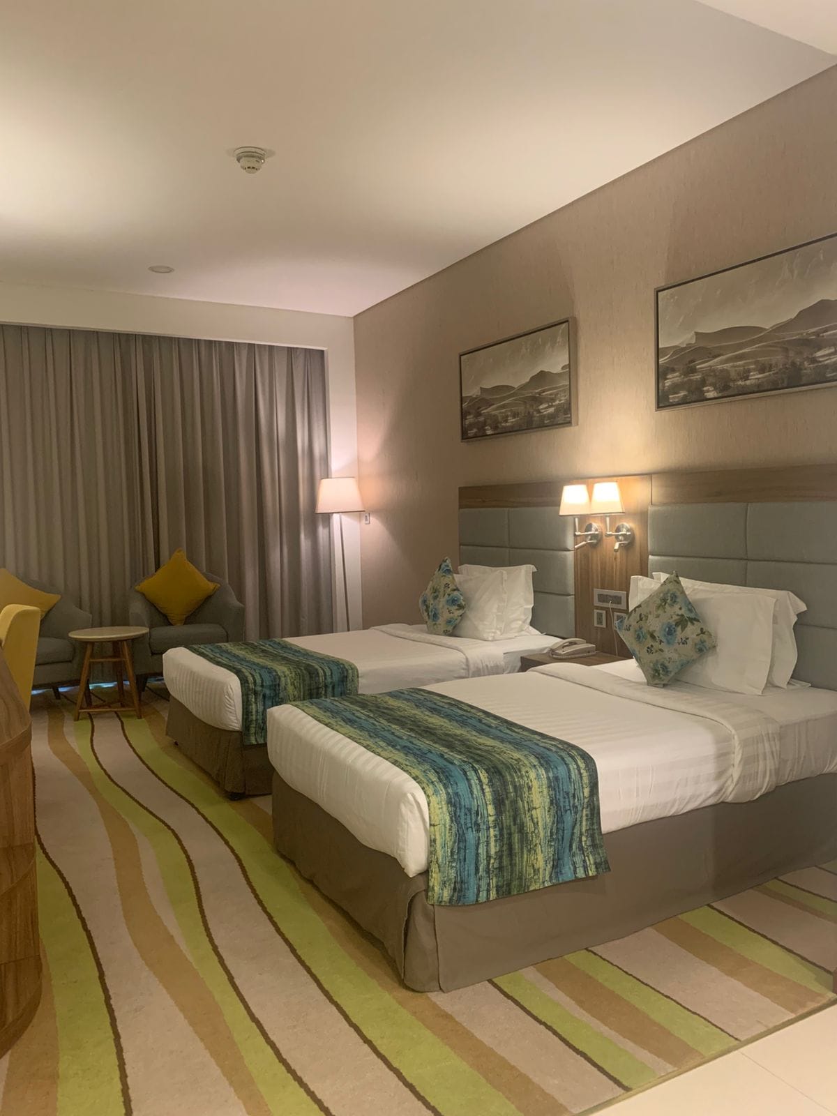 Jacob's Garden Hotel Bur Dubai - Tap to explore photos
