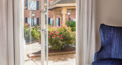 Hilton Wilmington/Christiana Room Type - 1 KING LANAI HEARING ACC