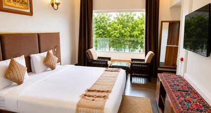 Corbett The Regnum Resort Room Type - King Room with Jacuzzi