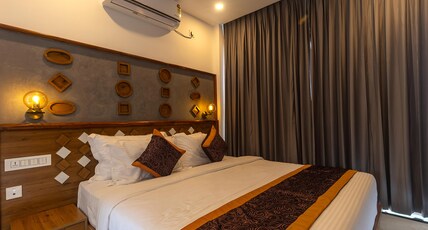 Sandal Mist Resort & Spa Room Type - Deluxe room