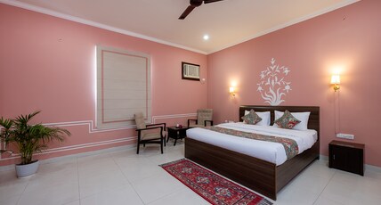 NINE PALMS RESORT Room Type - Pink Orchid Room