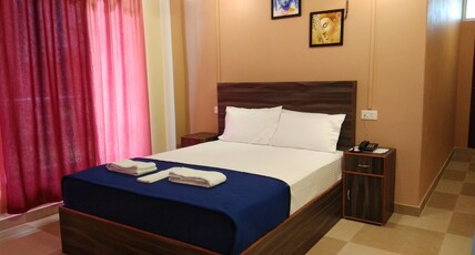 Hotel Ross & Smith Room Type - DELUXE DOUBLE BED AC ROOM