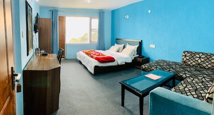 Hotel Patnitop Room Type - Deluxe Room with Balcony and Mountain View