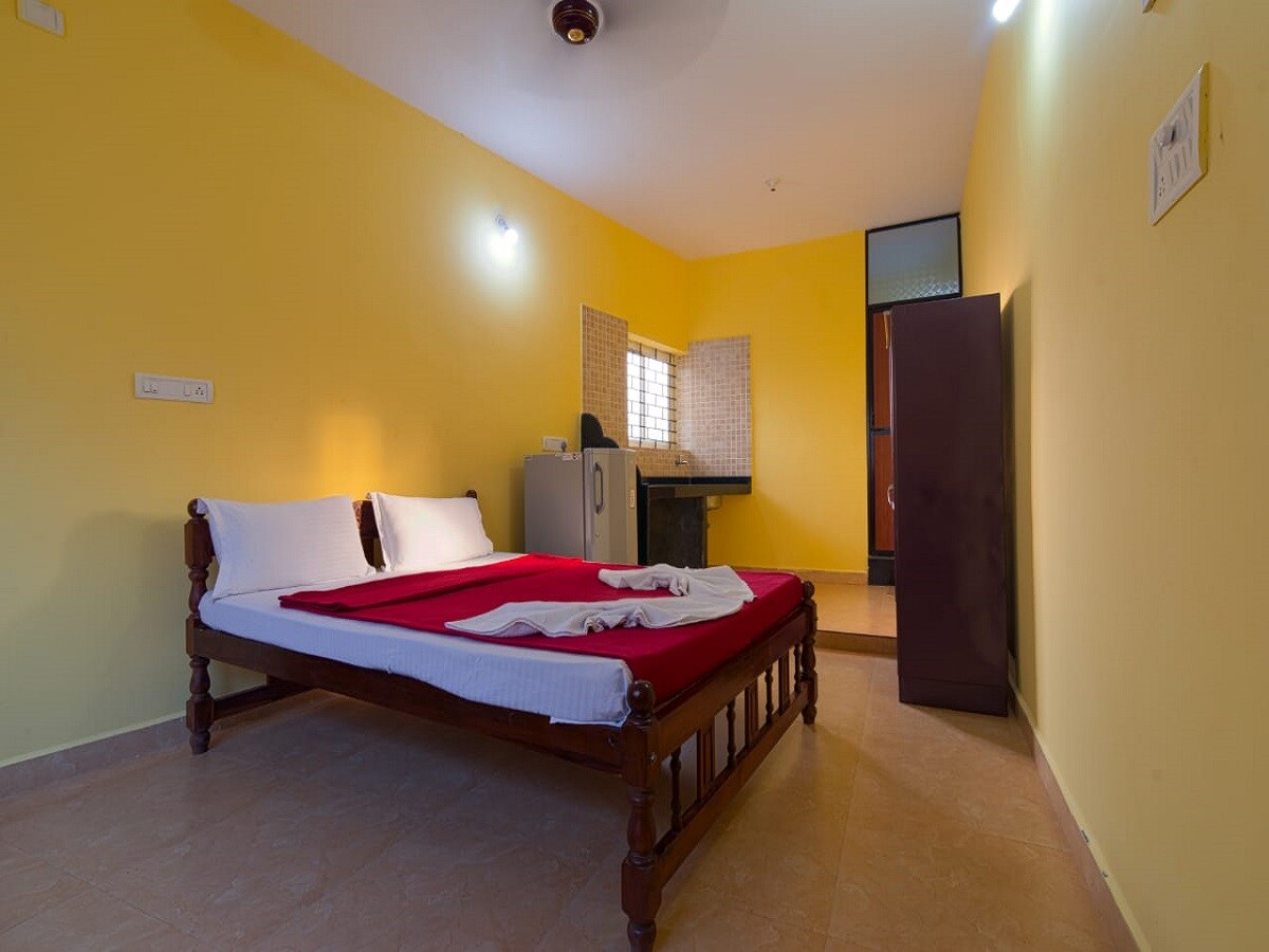 Morjim Guest House - Tap to explore photos