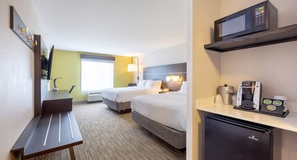 Holiday Inn Express & Suites WINONA Room Type - 2 Queen Beds Standard