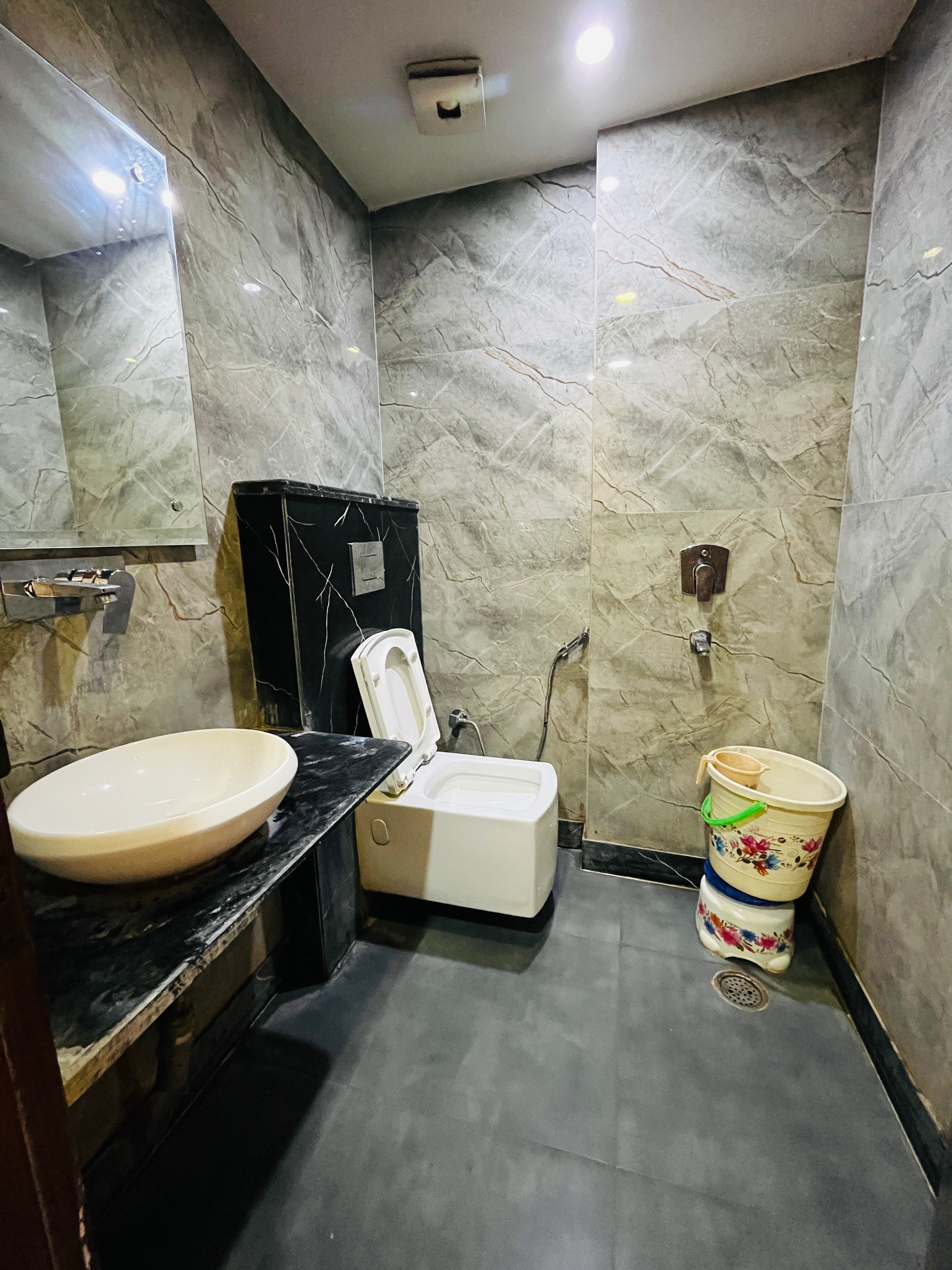Hotel Silver Street 2 Mins Walk From New Delhi Railway station - Tap to explore photos