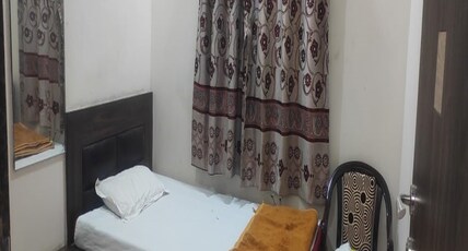 Narayan Guest House Room Type - Deluxe AC Room