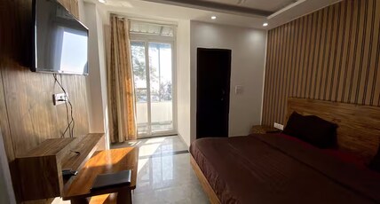 Nona Shona Chill Point Stay Room Type - Luxury Balcony Room 4 | Nona Shona Chill Point