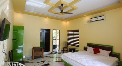Karingens Resort Room Type - Deluxe Room With Pool View Balcony