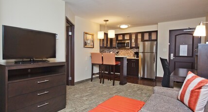 Staybridge Suites AUSTIN SOUTH INTERSTATE HWY 35 Room Type - 1 King 1 Bedroom Suite Comm Access Tub