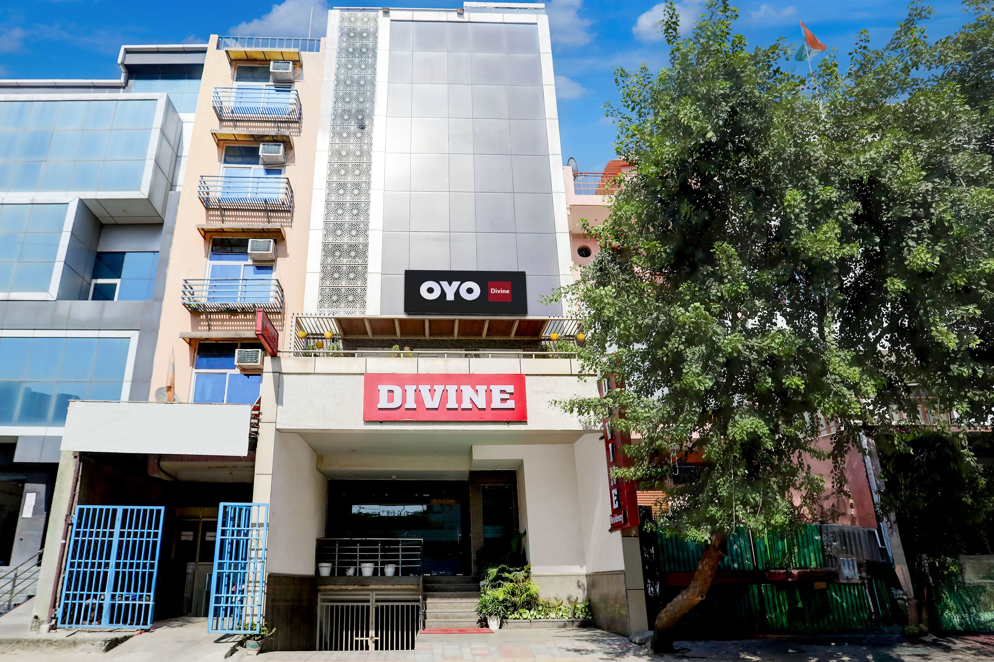 Hotel O DIVINE - Tap to explore photos