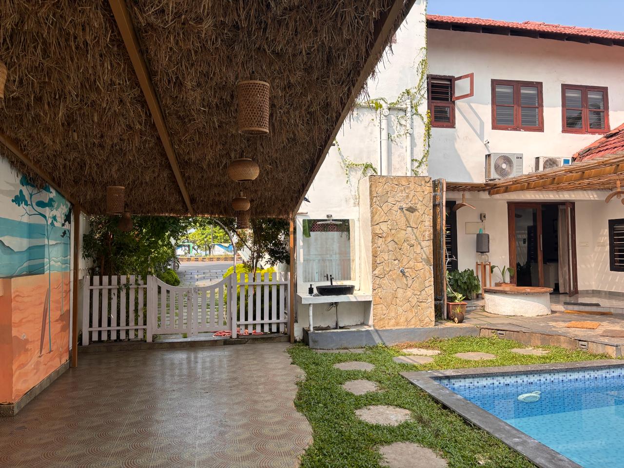 Tentgram Beach House | 5mins from Calicut Beach - Tap to explore photos