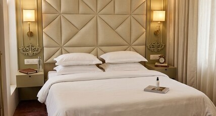 Royal Mansion Room Type - Deluxe Room