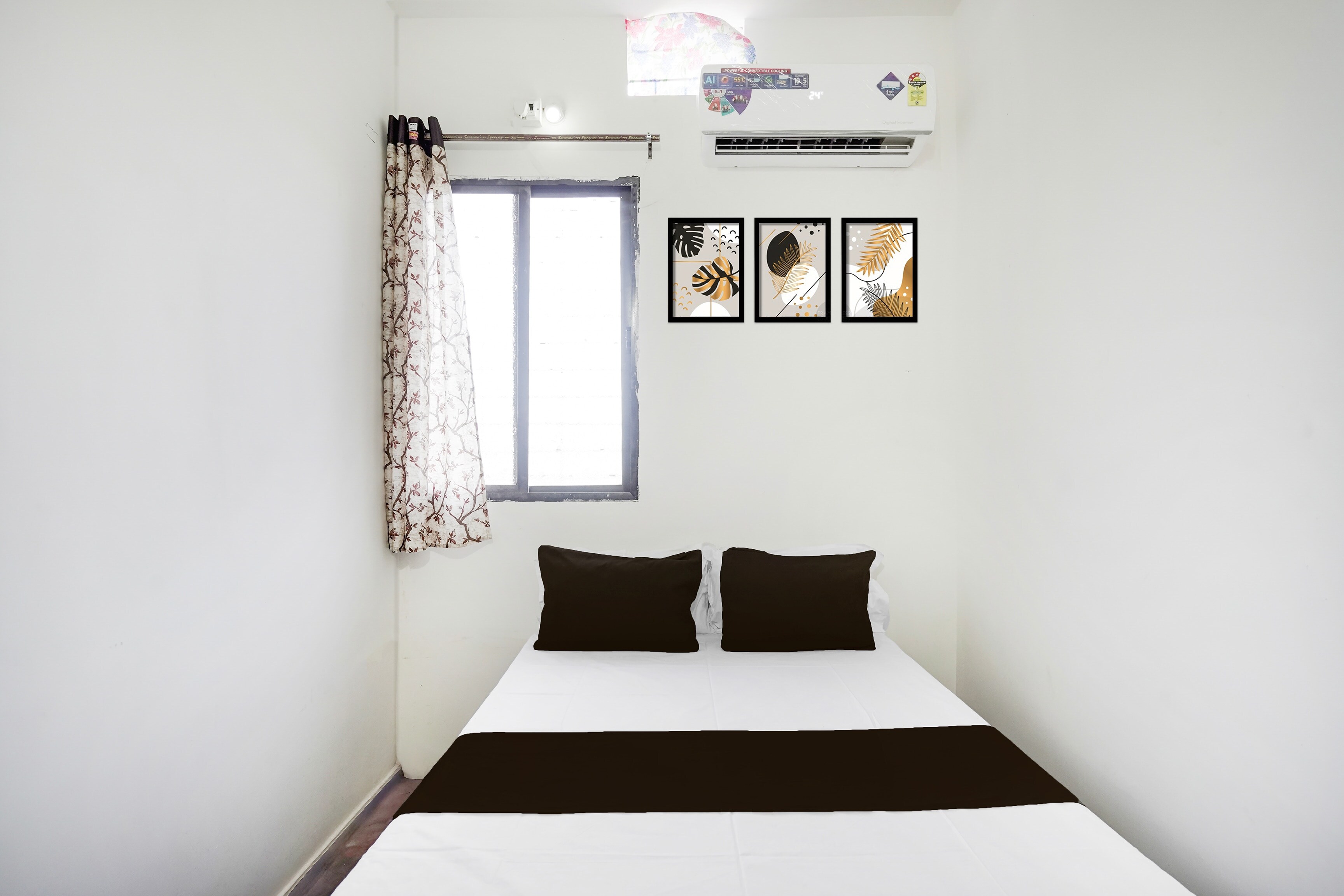 Hotel O Gallaxy Rooms - Tap to explore photos