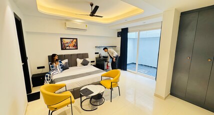 Reebah Inn & Suites Room Type - Room with Balcony (Kitchenette & Mini Fridge) Lower Ground