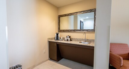 Holiday Inn MURFREESBORO Room Type - 1 Bedroom Suite 1 King Holiday Inn MURFREESBORO Room Type - 1 Bedroom Suite 1 King