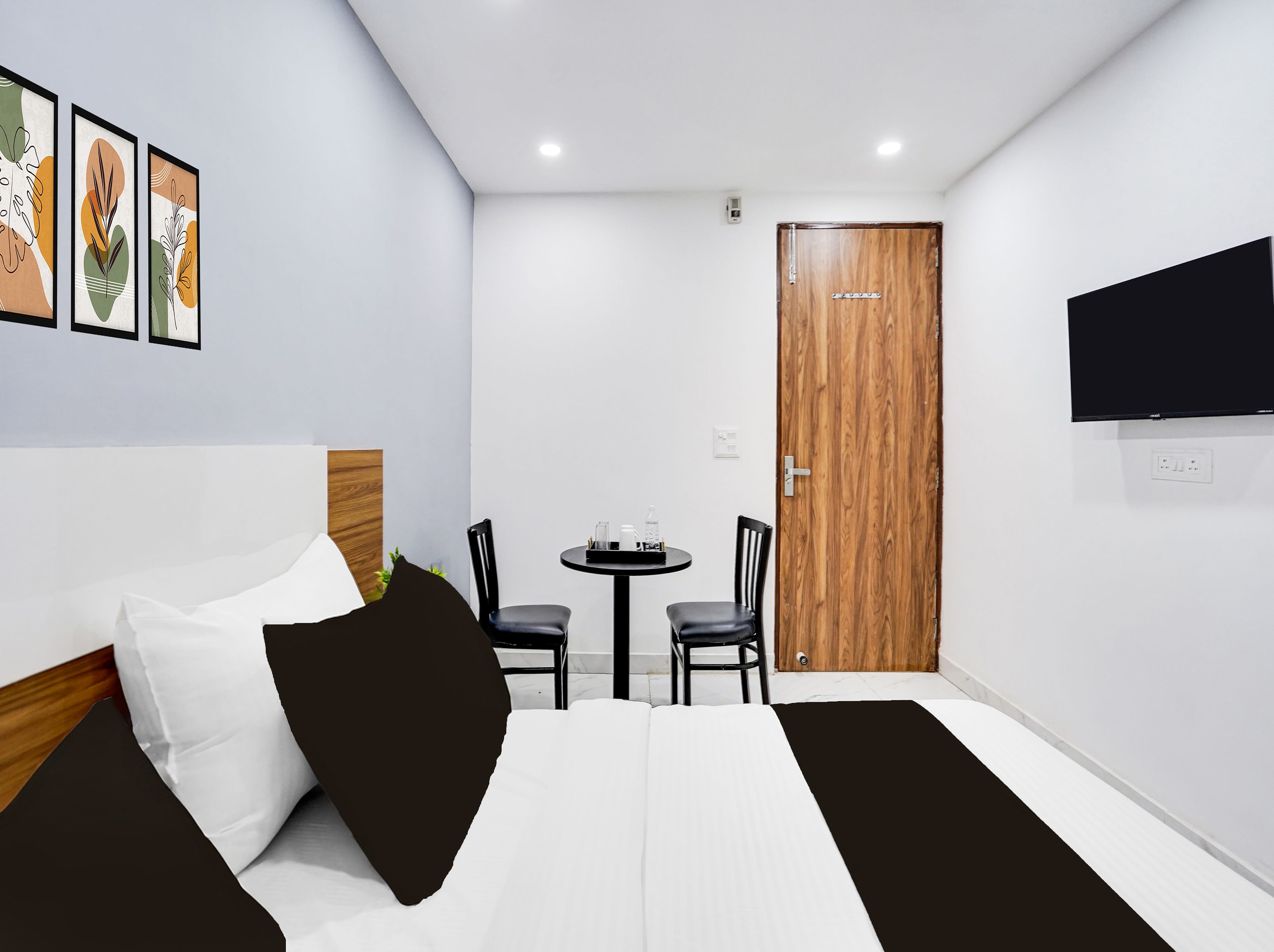 Super Townhouse Morden Town - Tap to explore photos