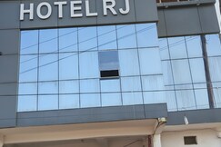 HOTEL R J