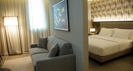 Doubletree by Hilton Pointe-Noire Room Type - KING JUNIOR SUITE W  VIEW