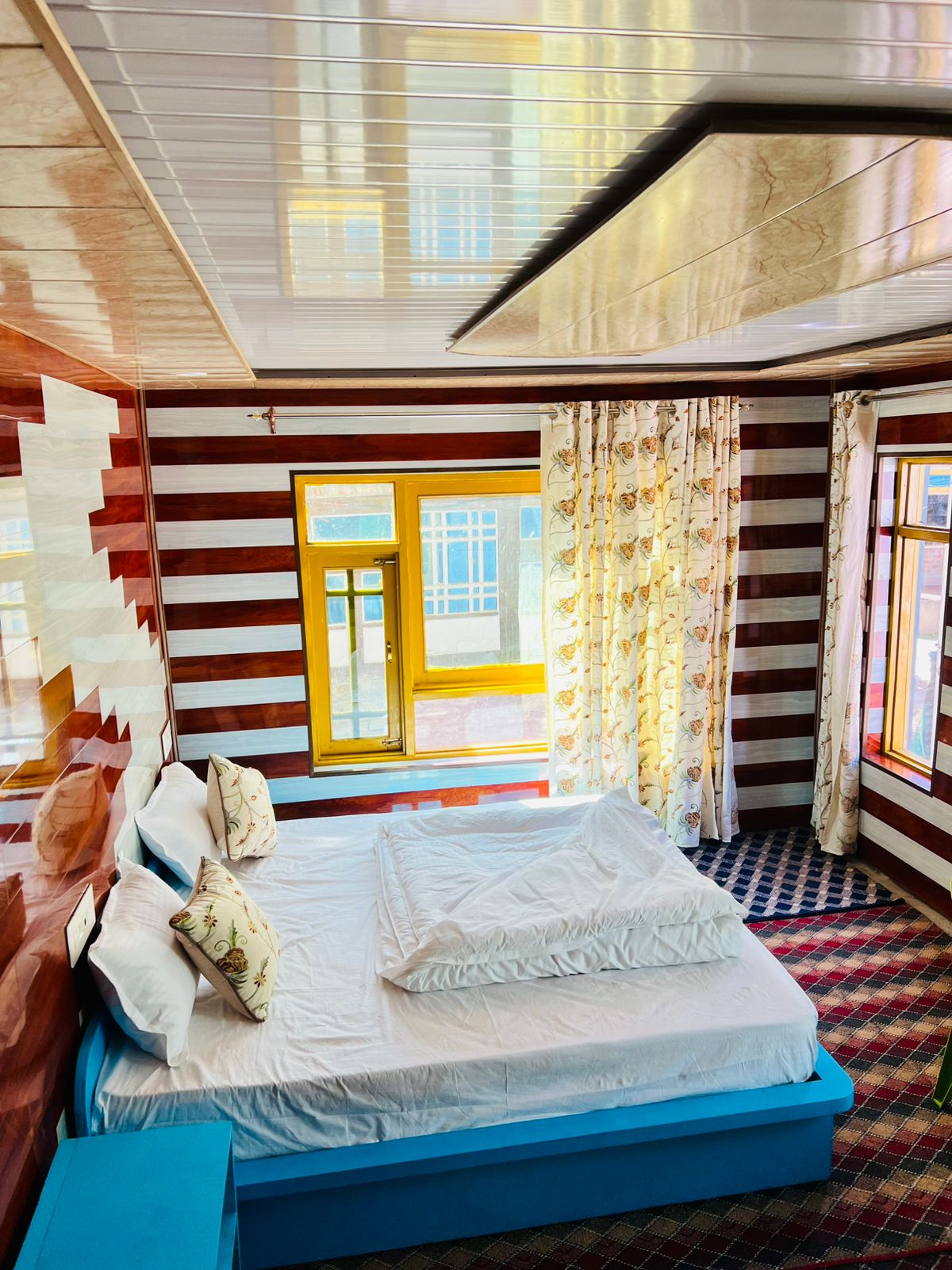 ICECAP RESORT - Tap to explore photos