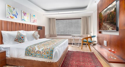 Hotel 11 Boulevard - Dal View Room Type - Deluxe Room (Hot & Cold AC + Shower )