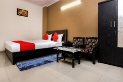 Collection O Ramji Grand Near Tdi Mall