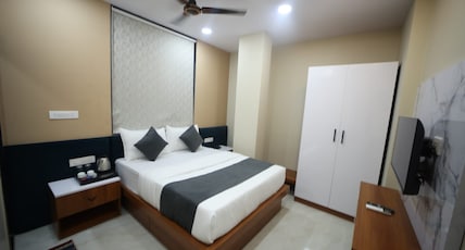 Hotel Mala International Near JECC Room Type - Double Executive Hotel Mala International Near JECC Room Type - Double Executive