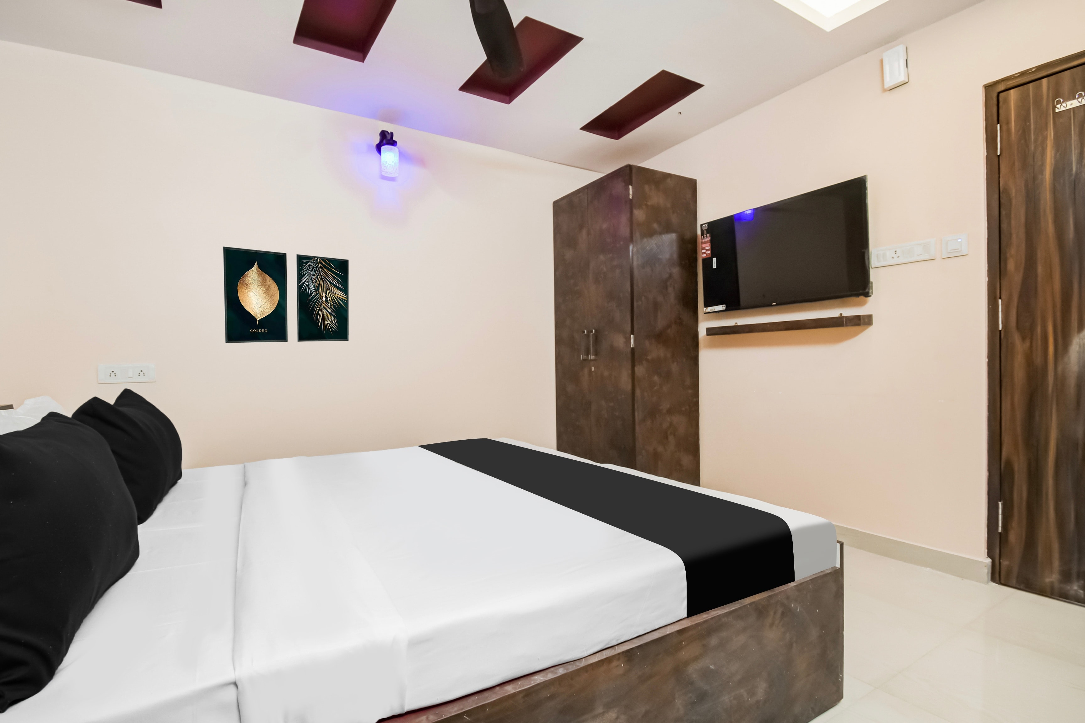 Hotel O MOHAR KUNJHA - Tap to explore photos