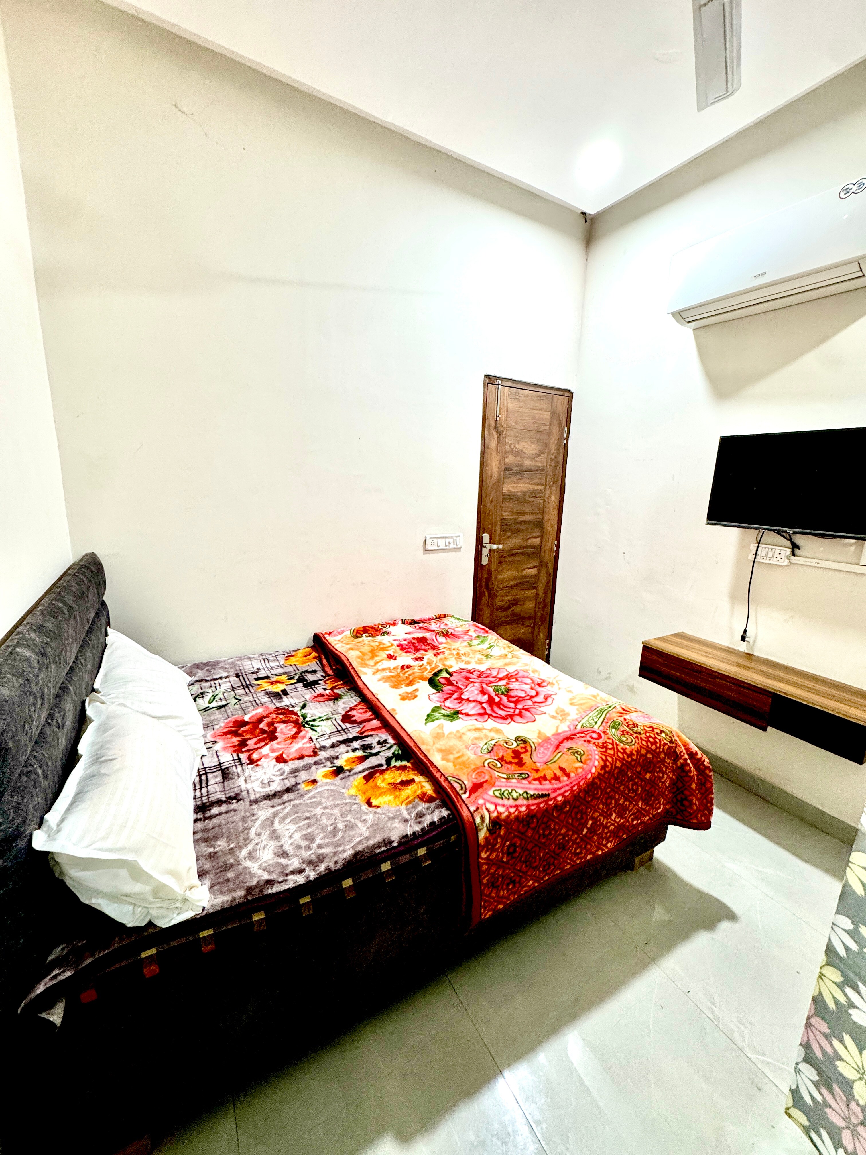 RK Guest House - Tap to explore photos