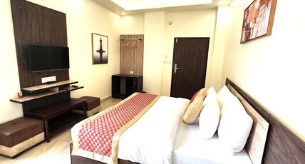 Gupta Inn Room Type - Deluxe Double Room with Balcony