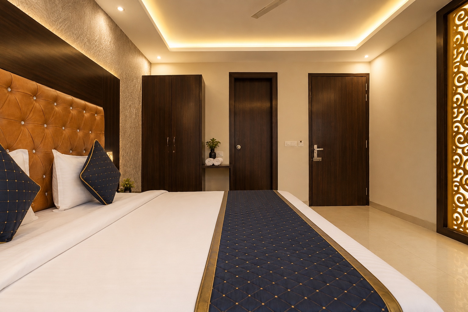 Hotel Iconic Suite near Delhi Airport - Tap to explore photos