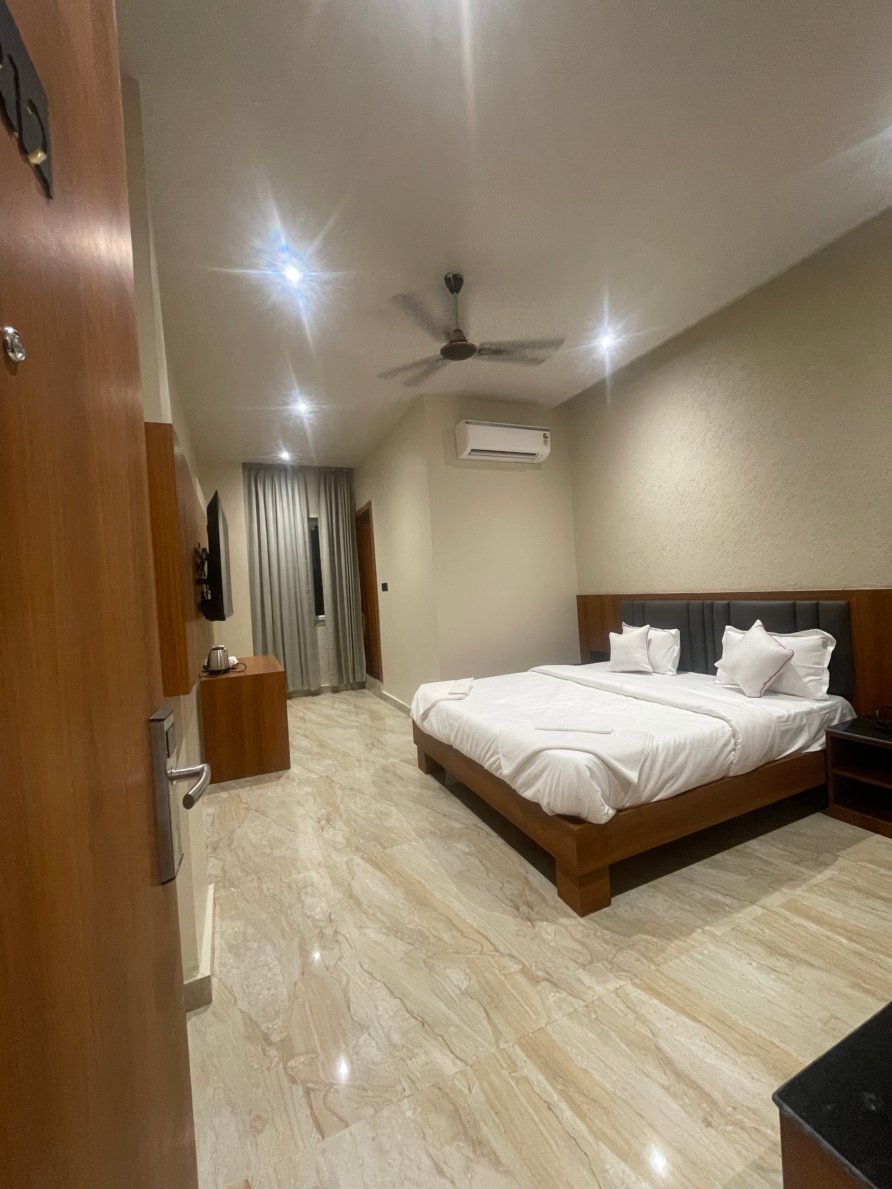 Hotel Shreeja Central Bhawanipatna - Tap to explore photos