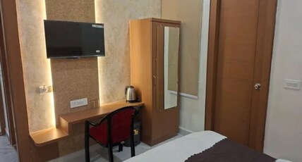 FabHotel Shree Priyasharnam Room Type - Deluxe Room