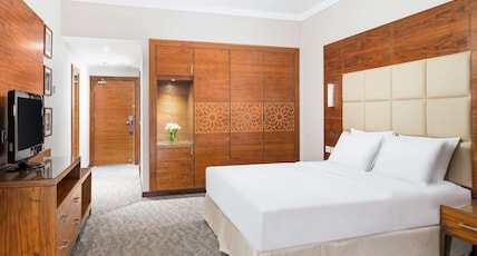 Hilton Pyramids Golf Room Type - KING SUPERIOR ROOM POOL