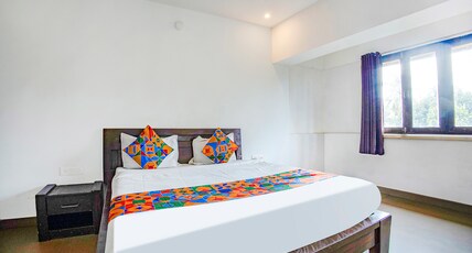 FabHotel Comfort Stays - Nr. Miramar Beach Room Type - Deluxe Room