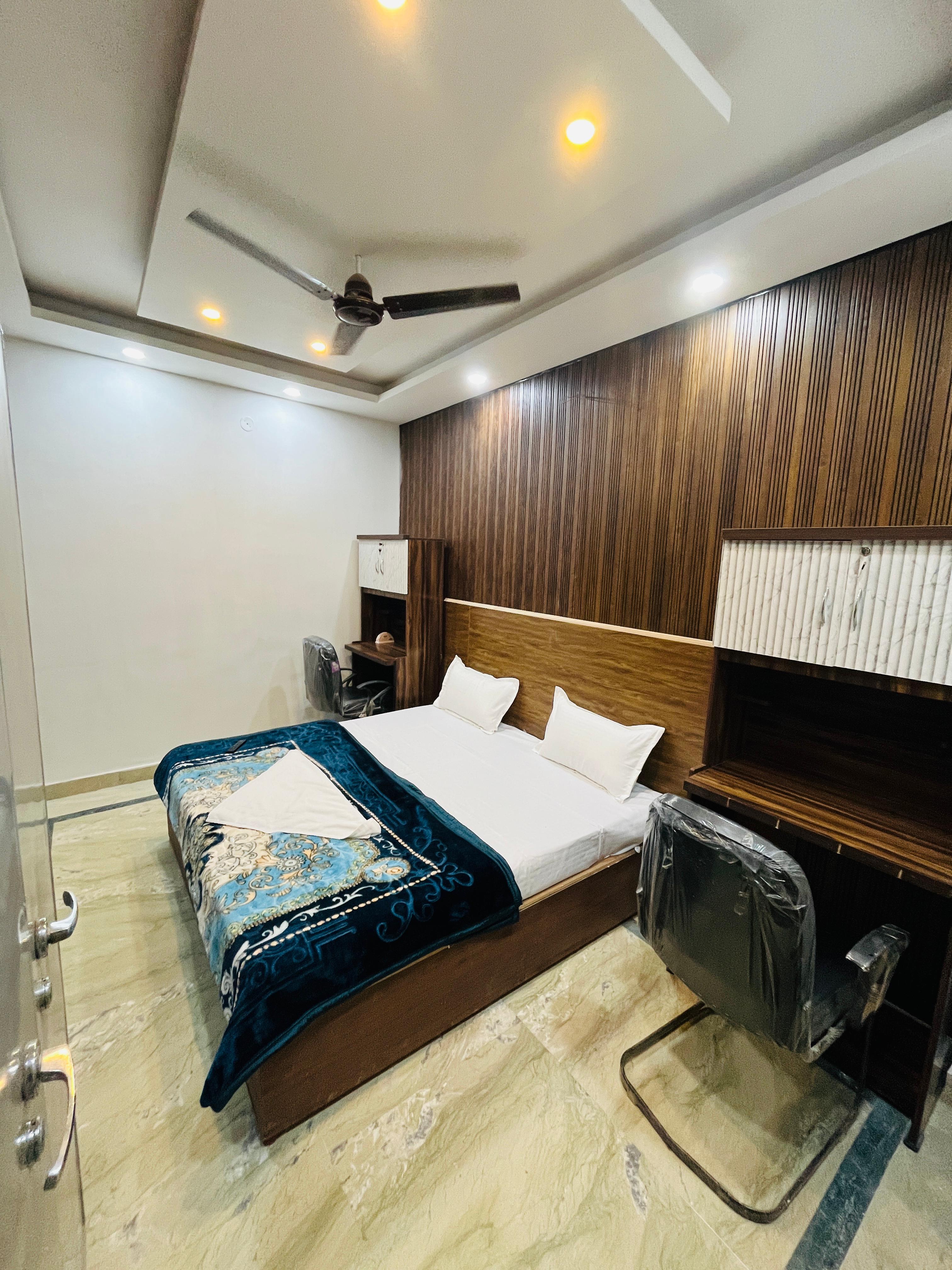 Hotel Laxmi Inn - Tap to explore photos
