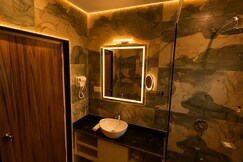 Hotel Lush Woods