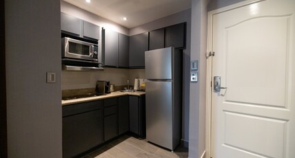 COSUITES SALTILLO HOTEL, an IHG hotel Room Type - 1 Queen Suite