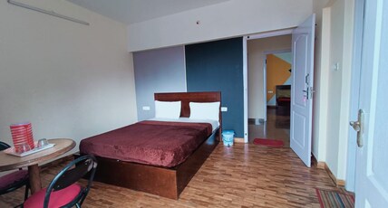 Peak View Residency Room Type - Deluxe Room with Mountain View