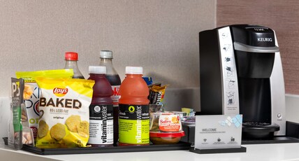 Hilton Garden Inn Spokane Airport Room Type - 2 QUEENS W DRINKS-SNACKS