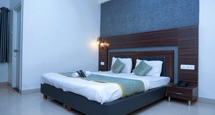 Hotel HariOm Palace Room Type - Deluxe AC Room