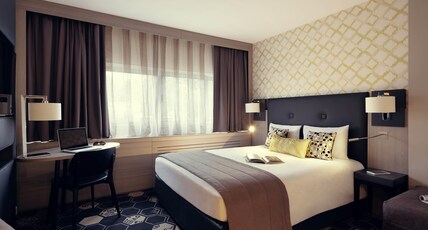 Mercure Orange Centre Room Type - Family Classic Room with 1 double bed and 2 footstool beds