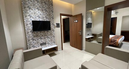 Hotel Vishwaraj Residency Room Type - Suite Room