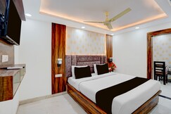 Super Townhouse Oak Banaras Station Formerly Gharana Residency
